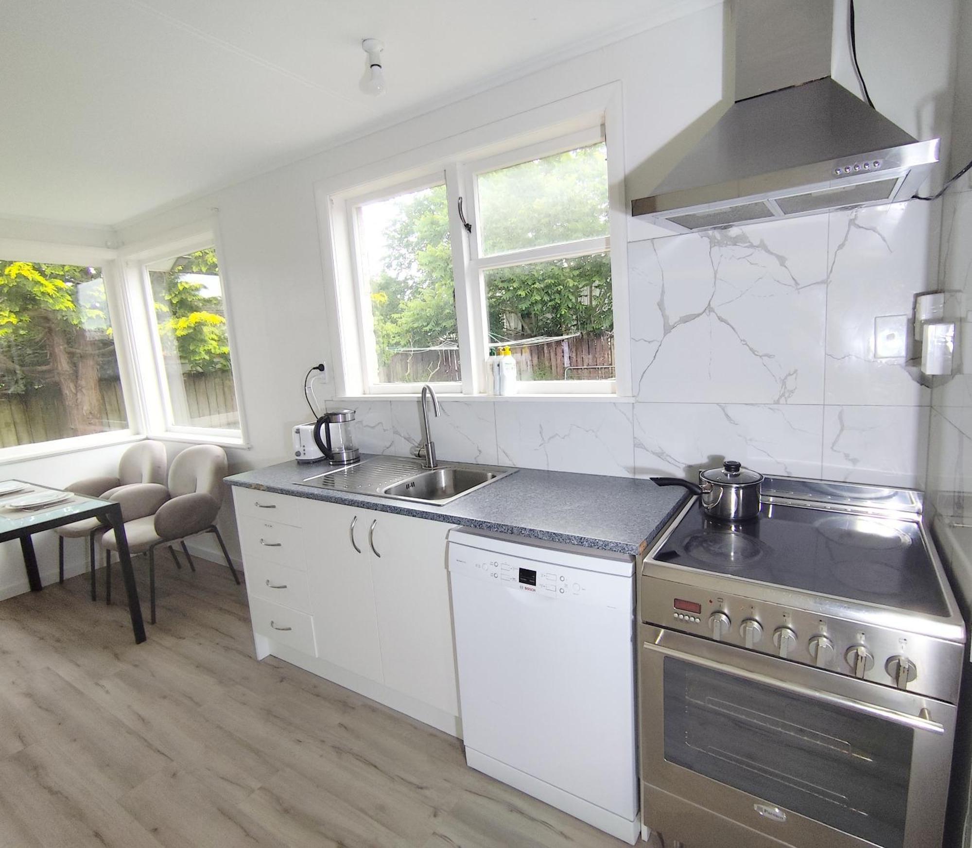 3-Bedroom House-Big Yard- Netflix Hamilton Exterior photo